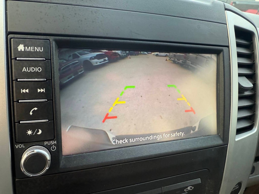 Nissan Frontier Vehicle Full-screen Gallery Image 24