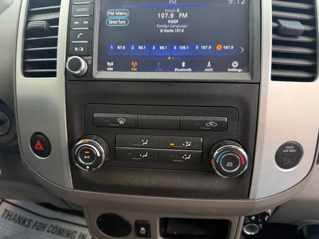 Nissan Frontier Vehicle Full-screen Gallery Image 26