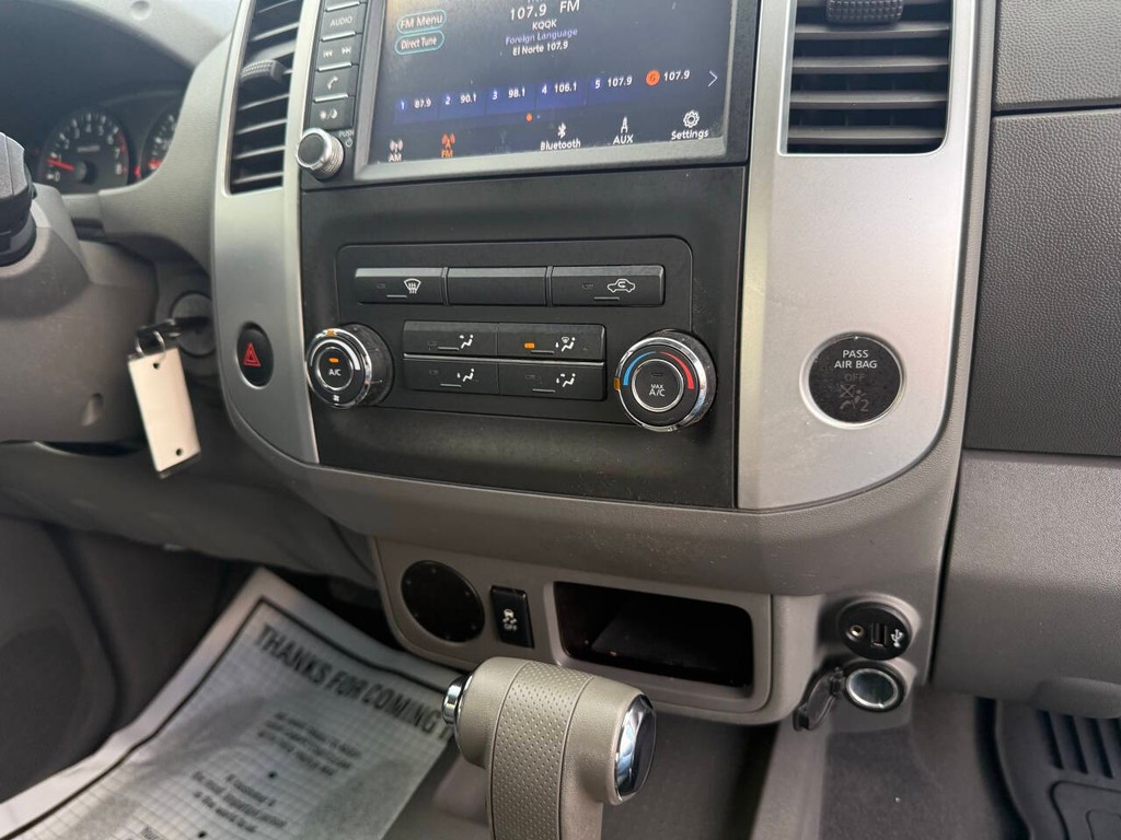 Nissan Frontier Vehicle Full-screen Gallery Image 27