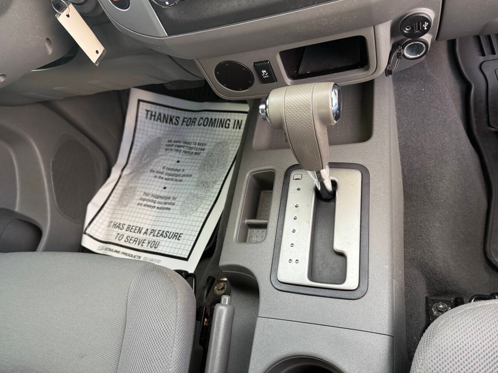 Nissan Frontier Vehicle Full-screen Gallery Image 28