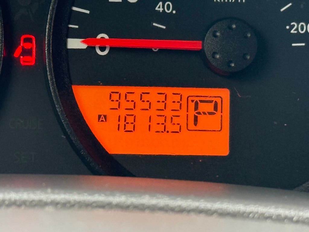 Nissan Frontier Vehicle Full-screen Gallery Image 31