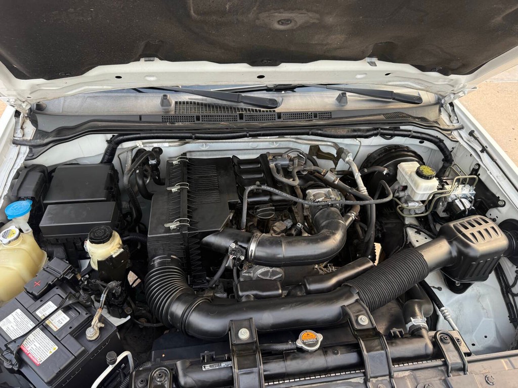 Nissan Frontier Vehicle Full-screen Gallery Image 33