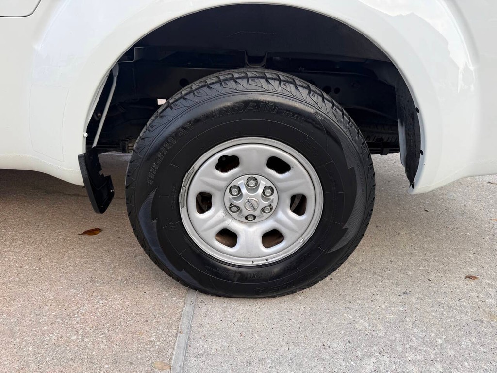 Nissan Frontier Vehicle Full-screen Gallery Image 34