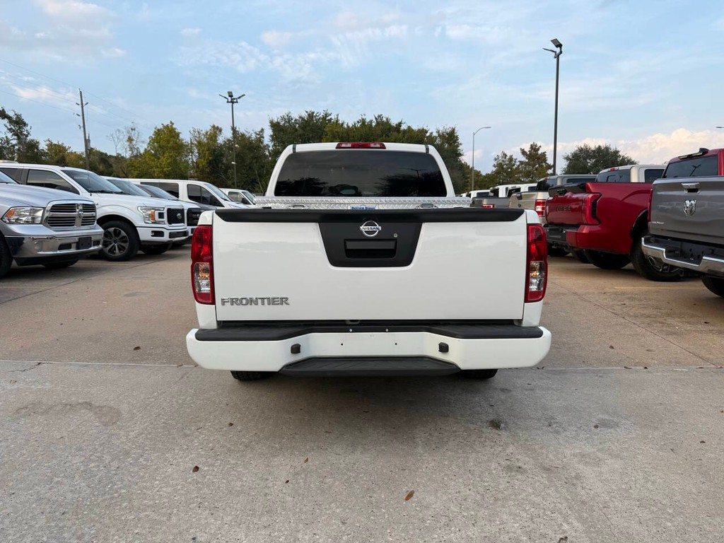 Nissan Frontier Vehicle Full-screen Gallery Image 36