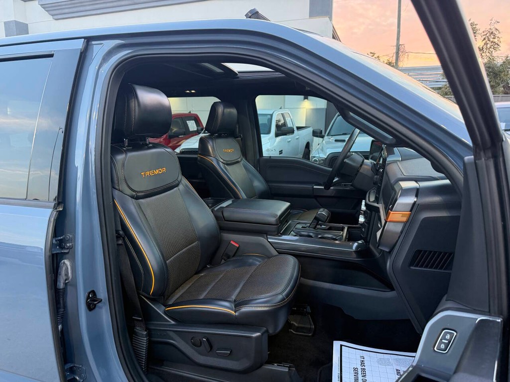 Ford F-150 Vehicle Full-screen Gallery Image 10