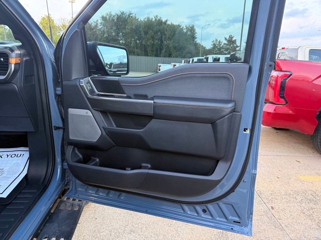 Ford F-150 Vehicle Full-screen Gallery Image 11