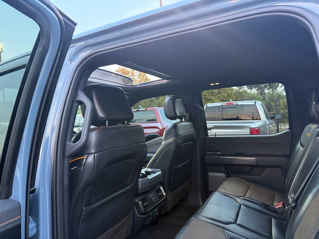 Ford F-150 Vehicle Full-screen Gallery Image 12