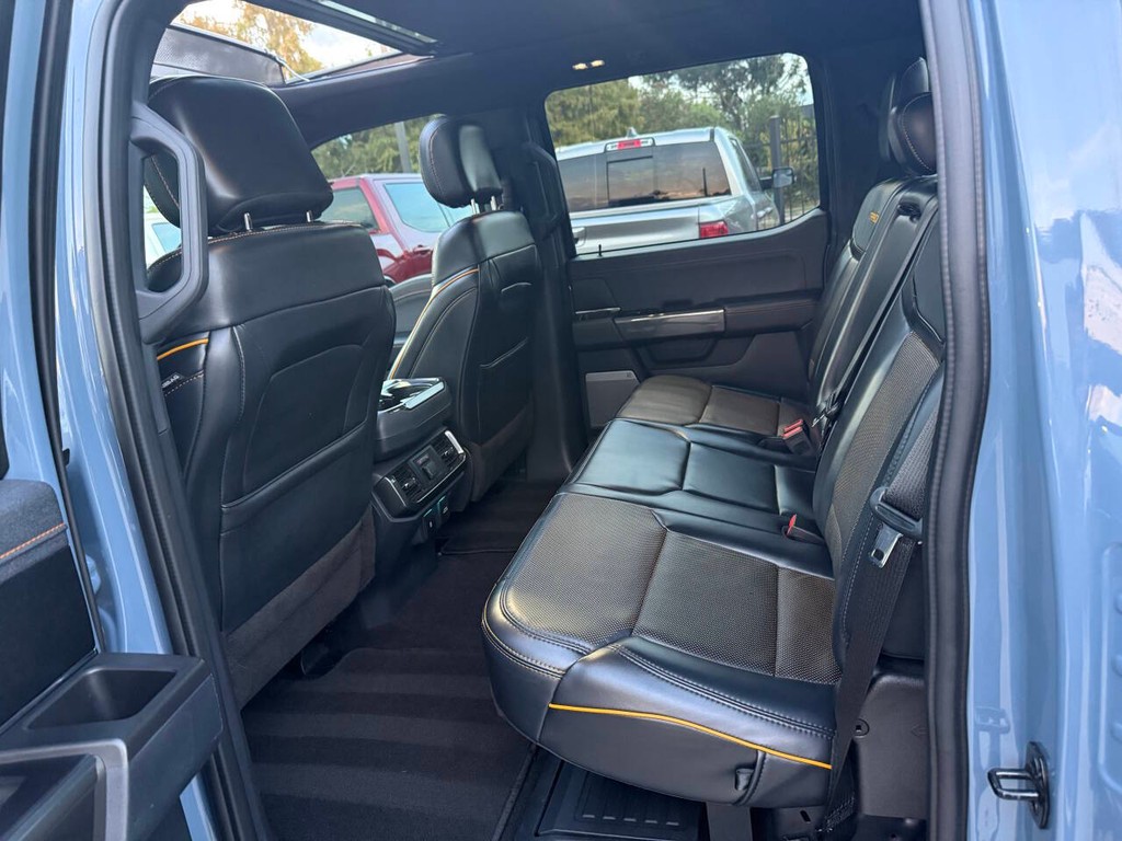 Ford F-150 Vehicle Full-screen Gallery Image 13