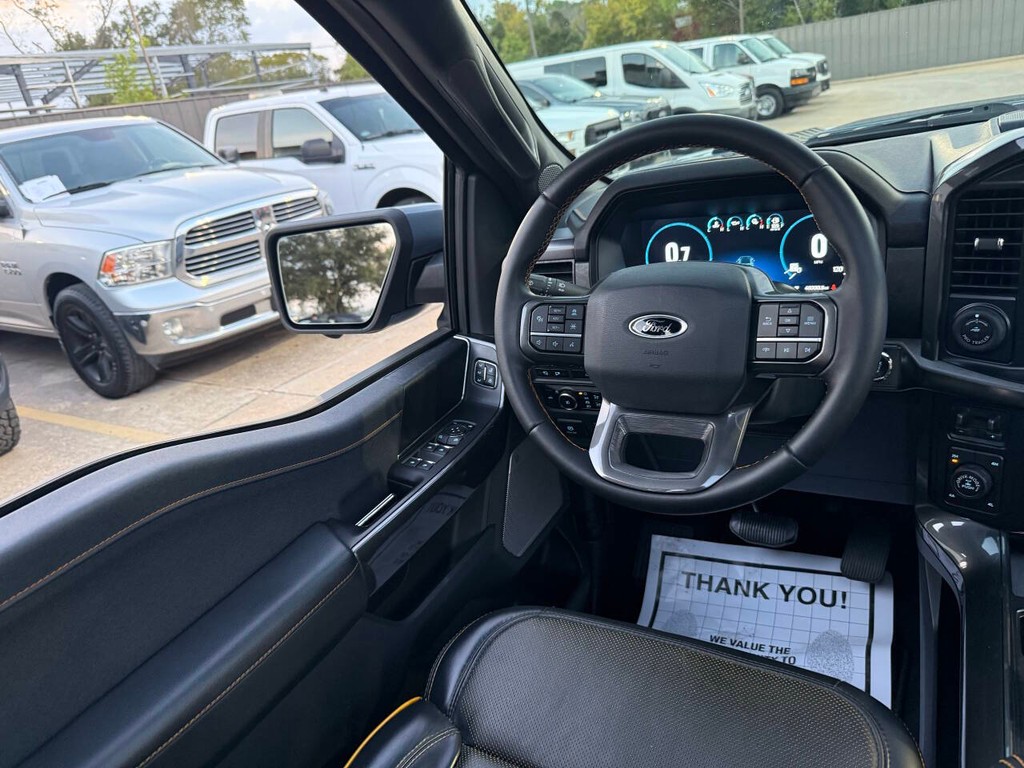 Ford F-150 Vehicle Full-screen Gallery Image 19