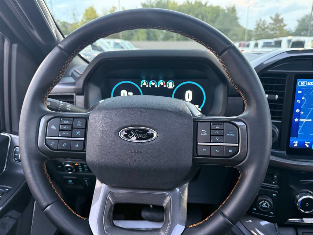 Ford F-150 Vehicle Full-screen Gallery Image 23