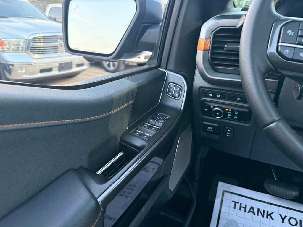 Ford F-150 Vehicle Full-screen Gallery Image 30