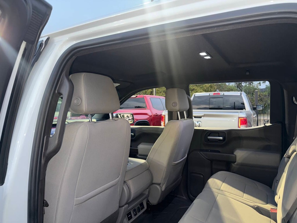 Chevrolet Silverado 1500 Vehicle Full-screen Gallery Image 12