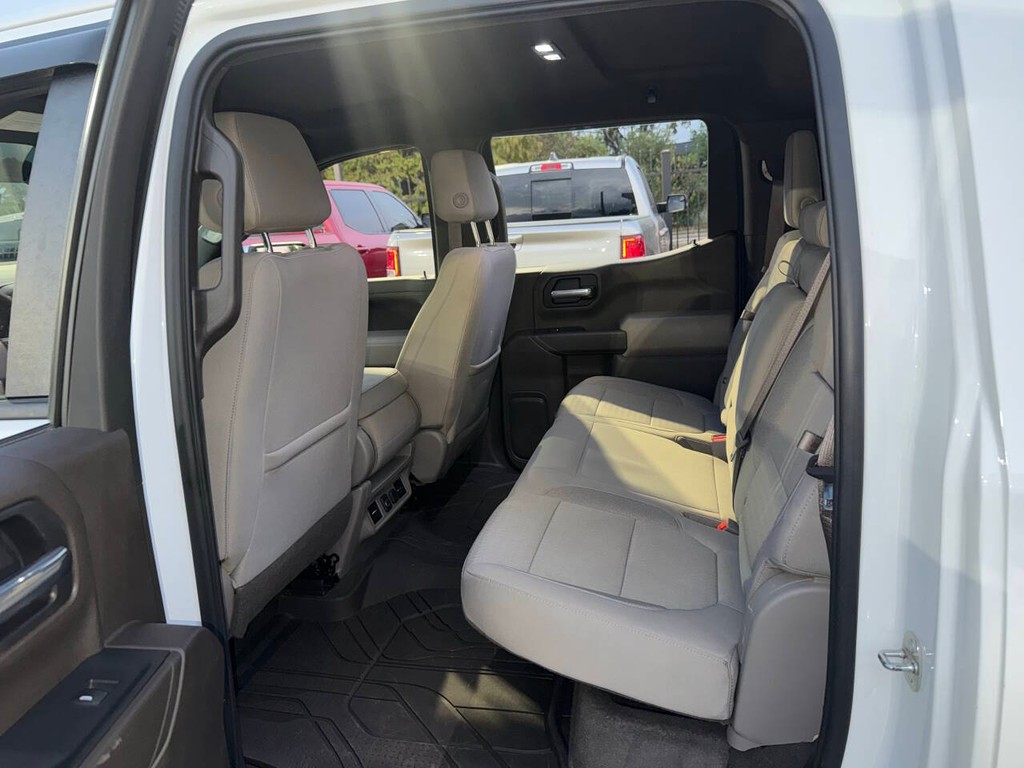 Chevrolet Silverado 1500 Vehicle Full-screen Gallery Image 14