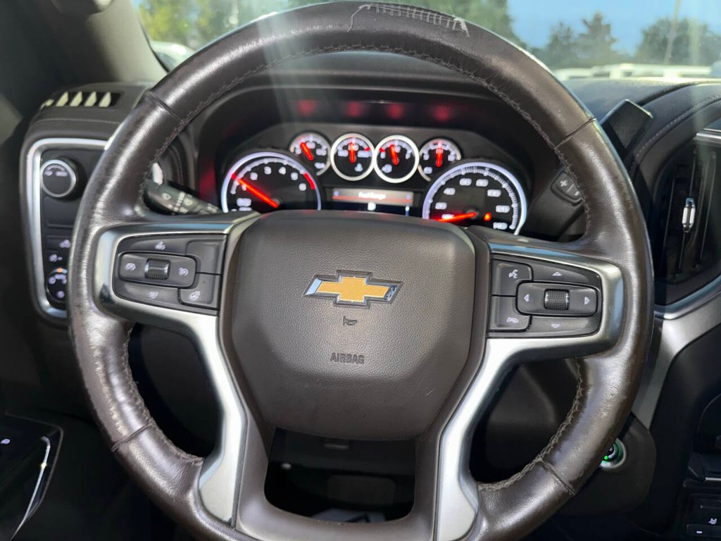 Chevrolet Silverado 1500 Vehicle Full-screen Gallery Image 25