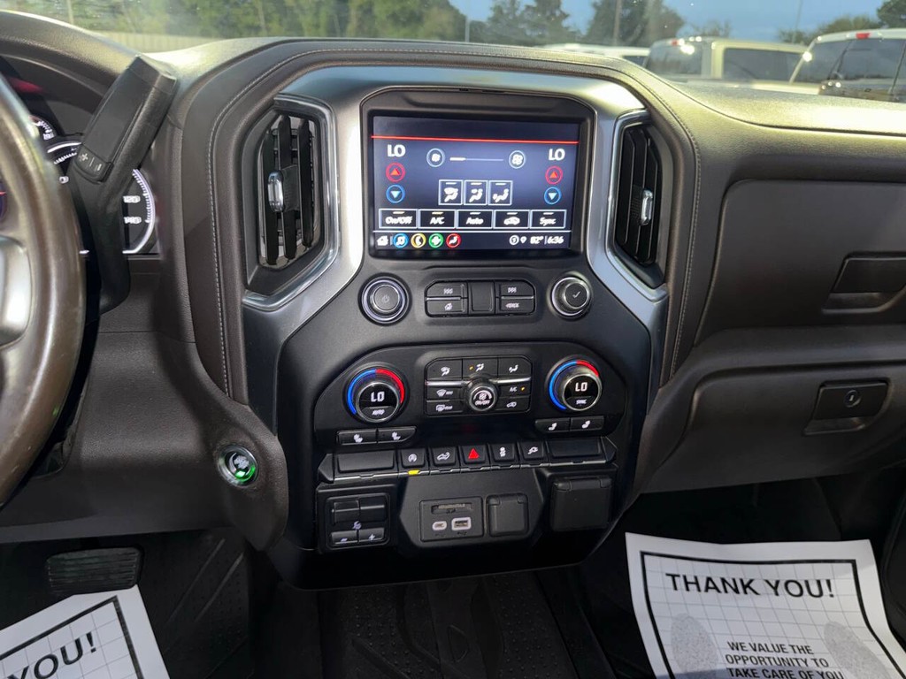 Chevrolet Silverado 1500 Vehicle Full-screen Gallery Image 26