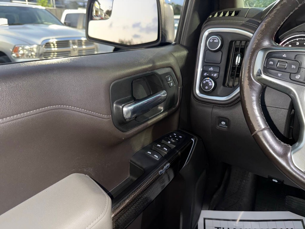 Chevrolet Silverado 1500 Vehicle Full-screen Gallery Image 32