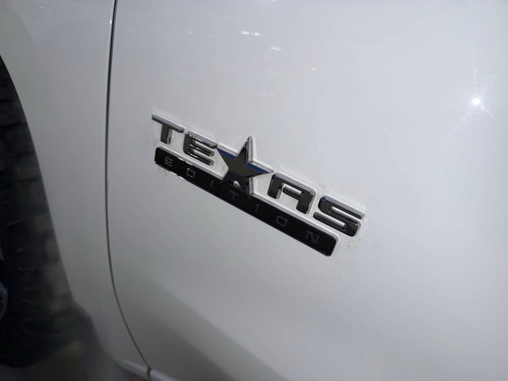 Chevrolet Silverado 1500 Vehicle Full-screen Gallery Image 37