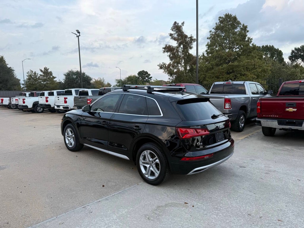 Audi Q5 Vehicle Full-screen Gallery Image 04