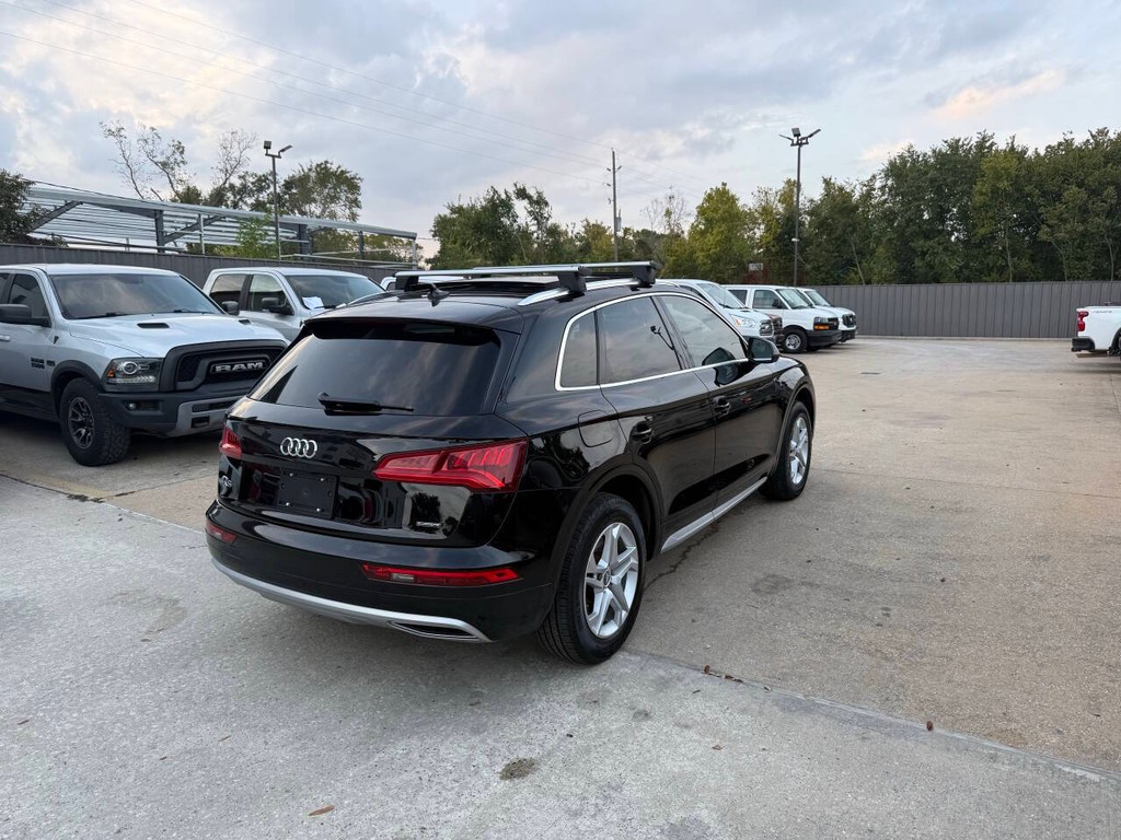 Audi Q5 Vehicle Full-screen Gallery Image 05