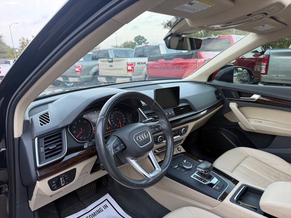 Audi Q5 Vehicle Full-screen Gallery Image 06