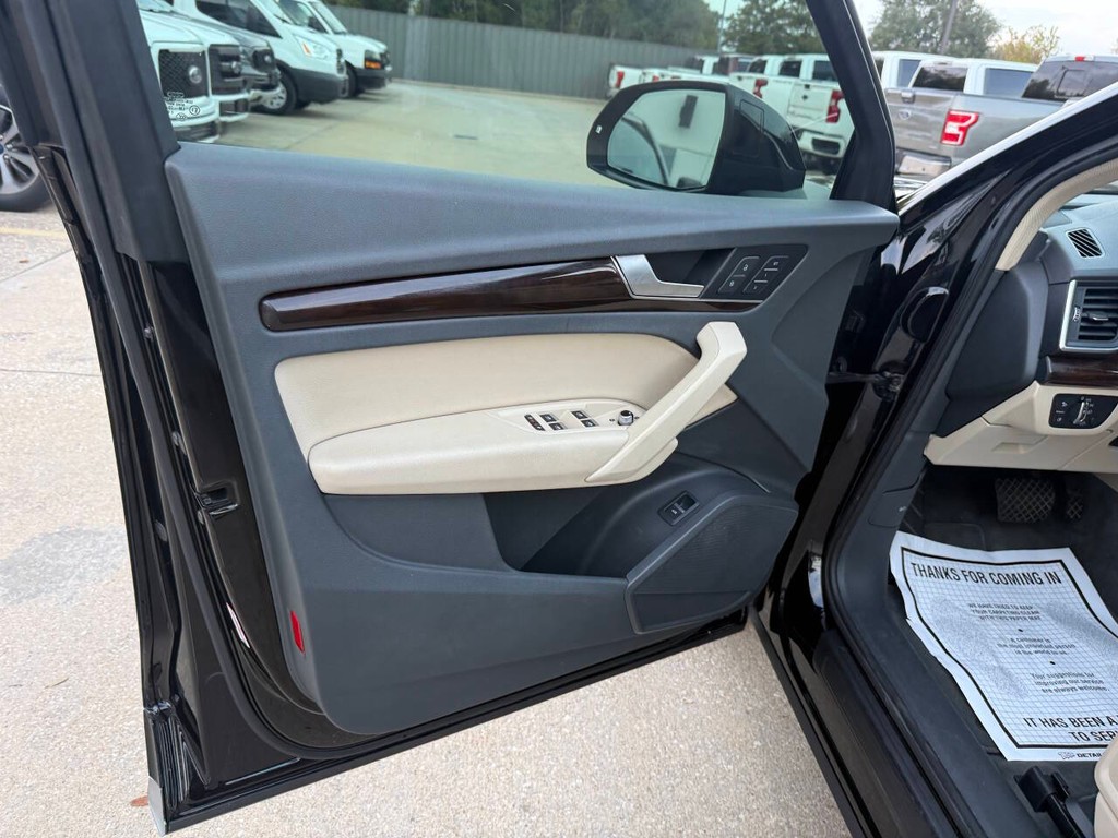 Audi Q5 Vehicle Full-screen Gallery Image 08