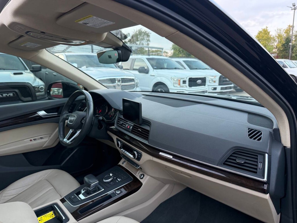 Audi Q5 Vehicle Full-screen Gallery Image 09