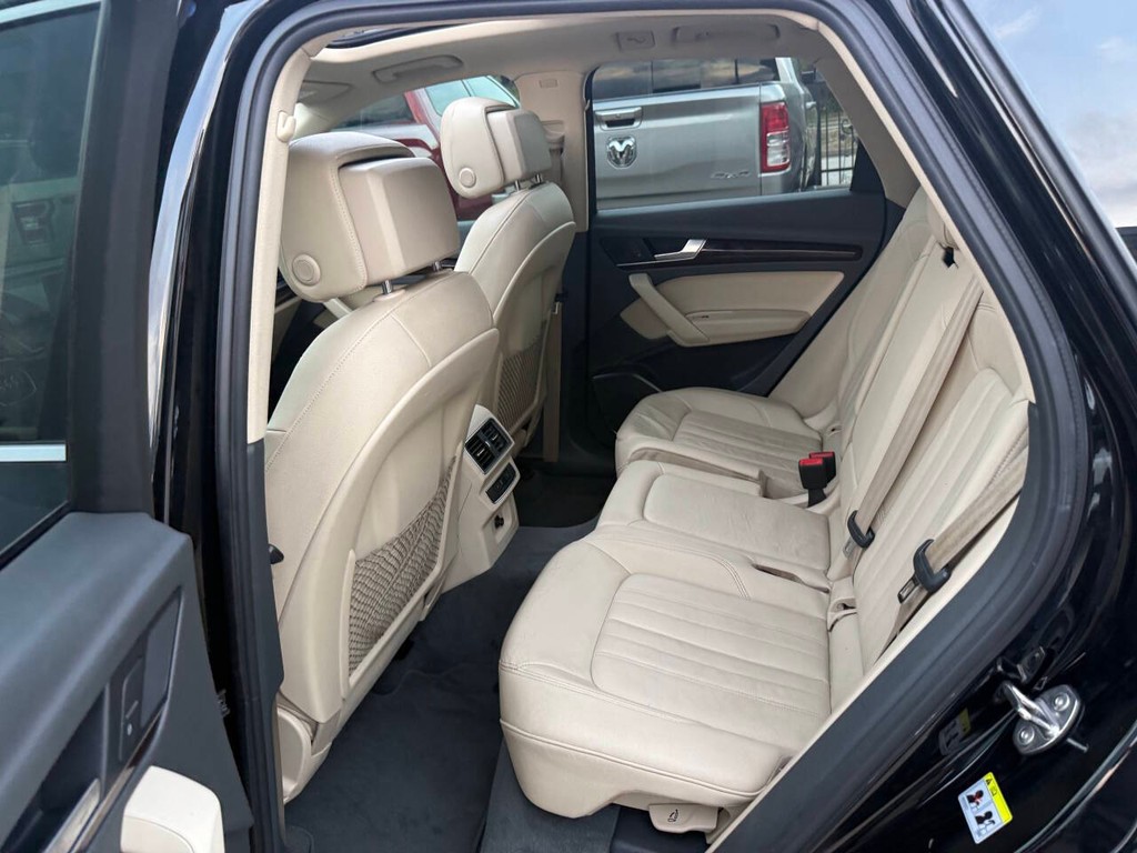 Audi Q5 Vehicle Full-screen Gallery Image 13