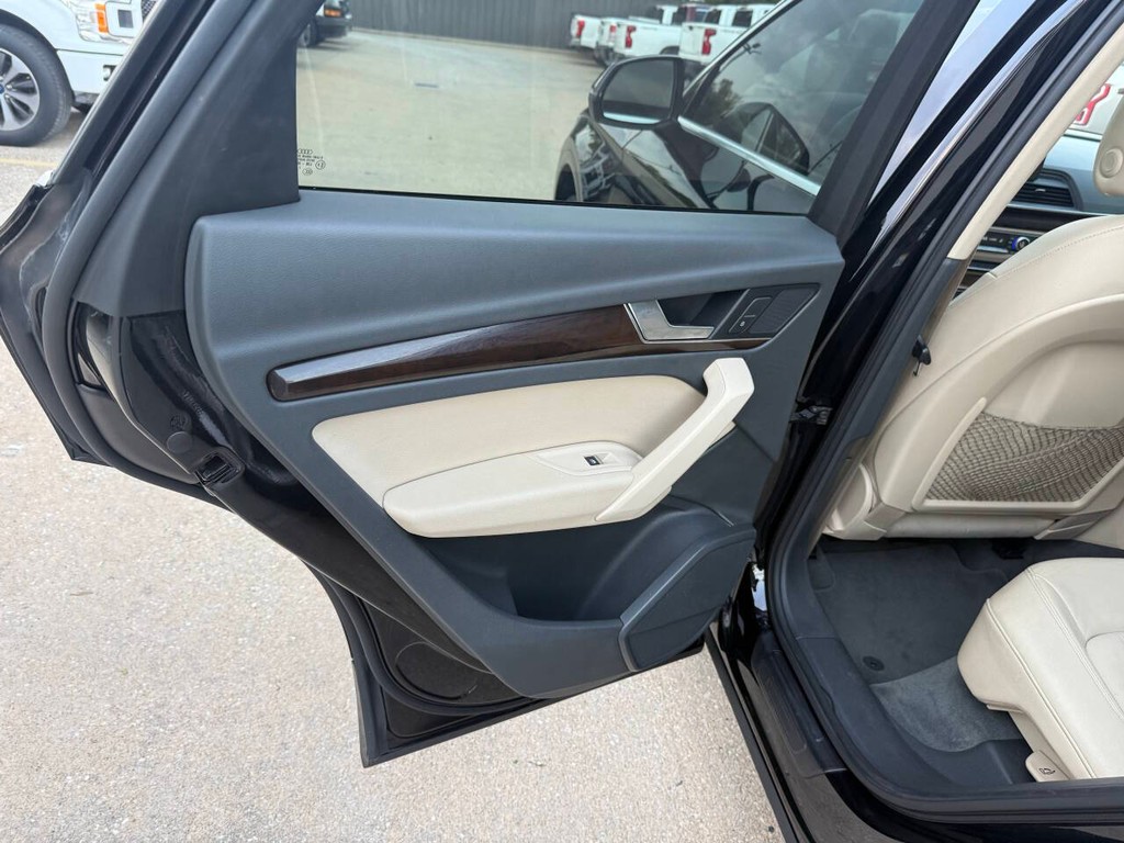 Audi Q5 Vehicle Full-screen Gallery Image 14