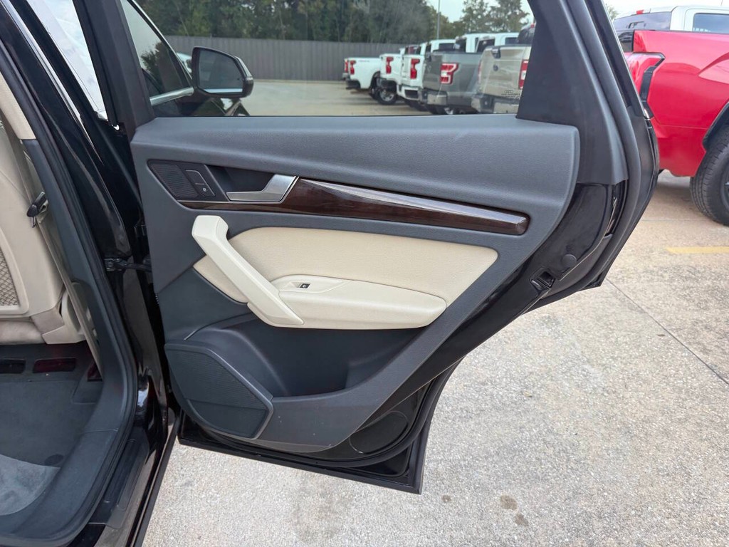 Audi Q5 Vehicle Full-screen Gallery Image 16