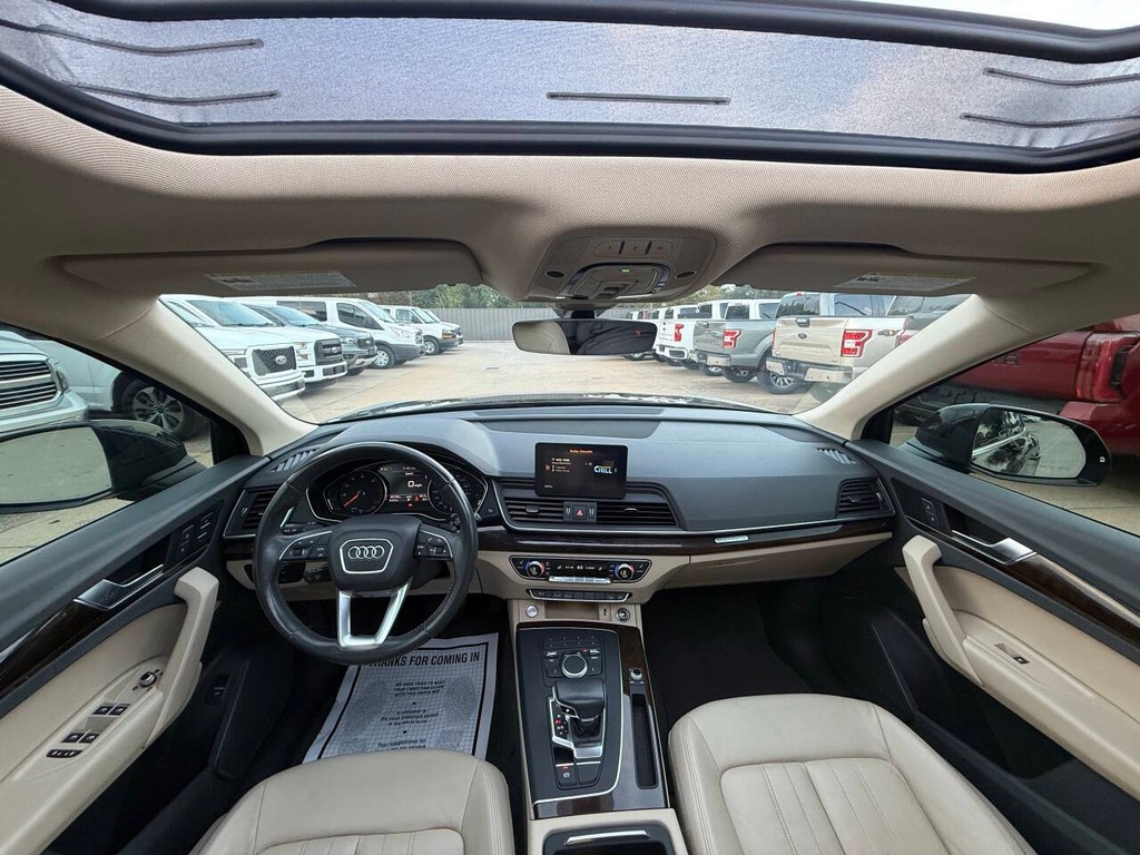 Audi Q5 Vehicle Full-screen Gallery Image 18
