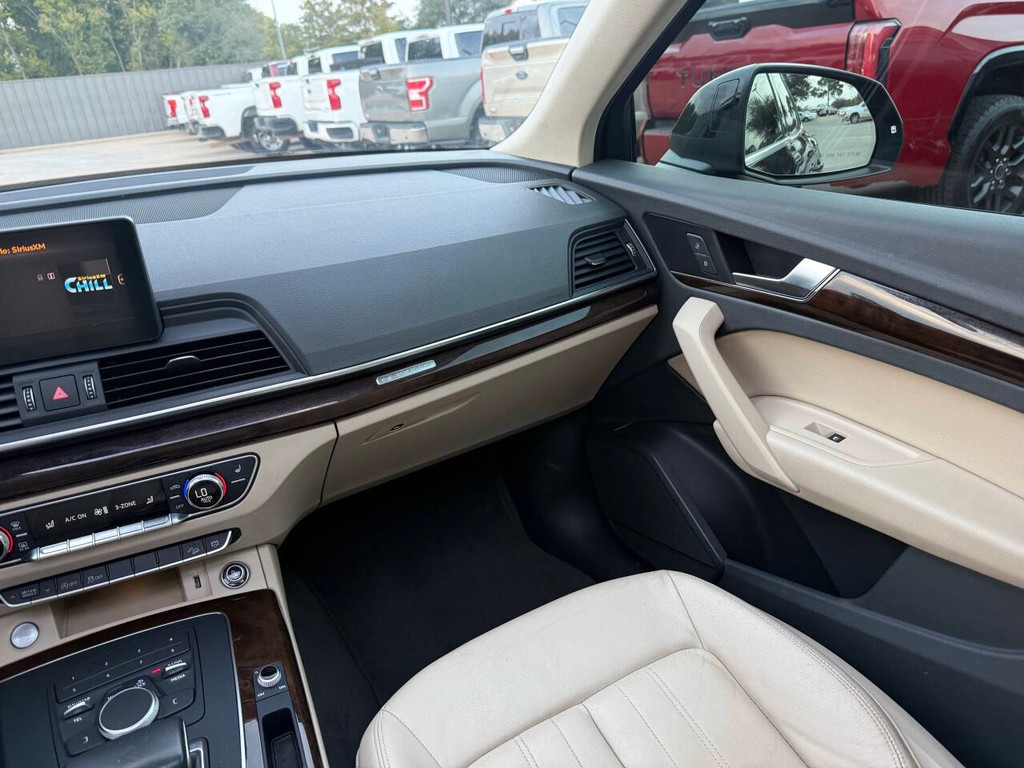 Audi Q5 Vehicle Full-screen Gallery Image 20