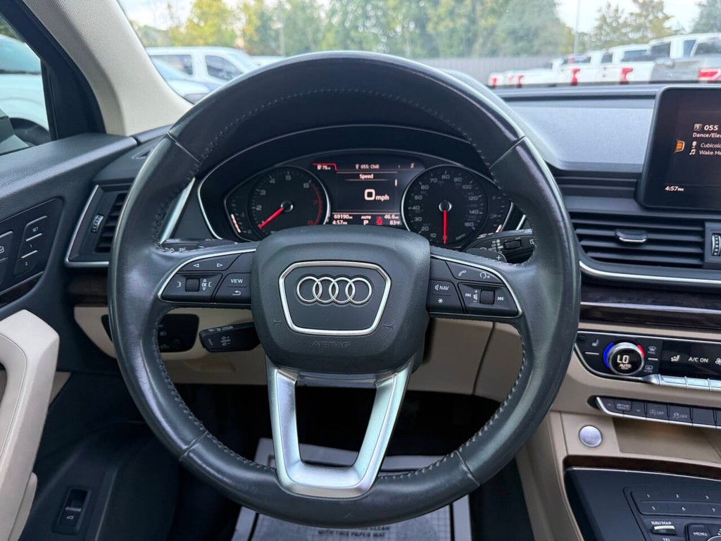 Audi Q5 Vehicle Full-screen Gallery Image 22