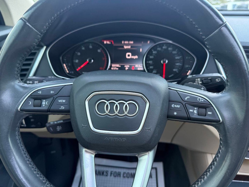 Audi Q5 Vehicle Full-screen Gallery Image 23