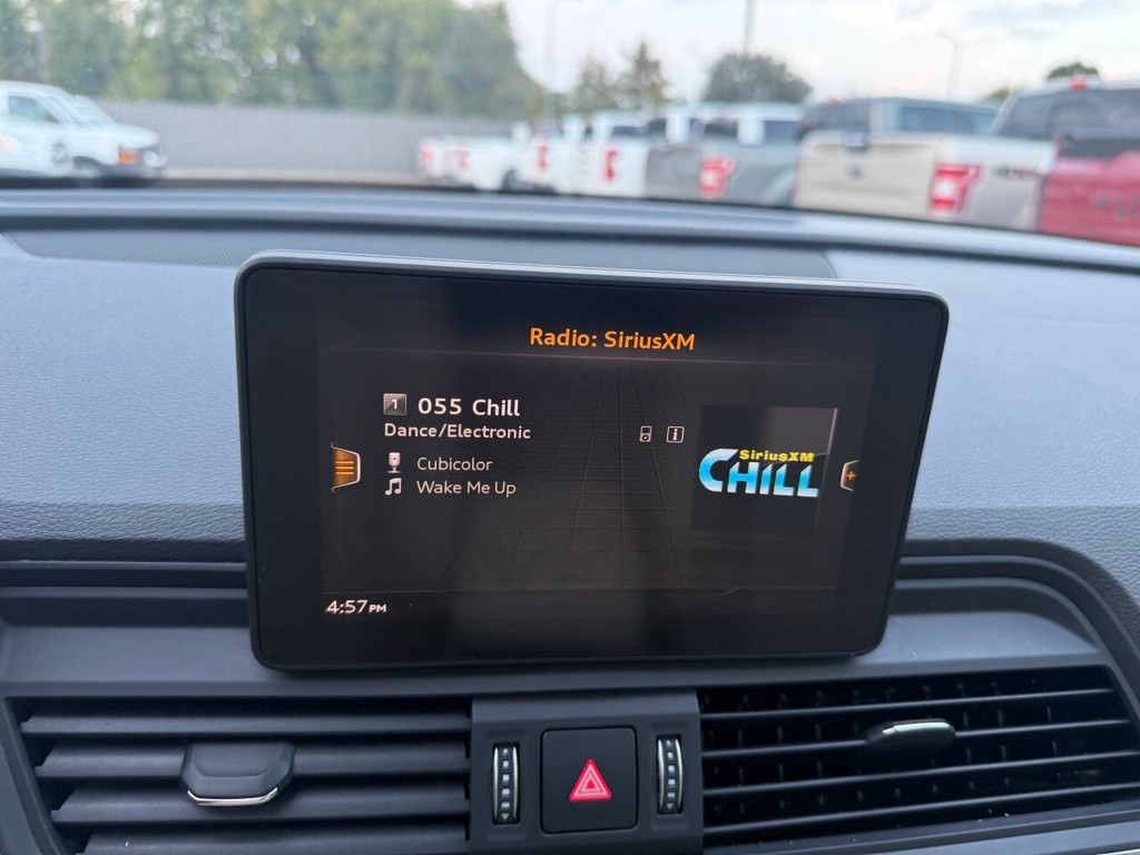 Audi Q5 Vehicle Full-screen Gallery Image 25