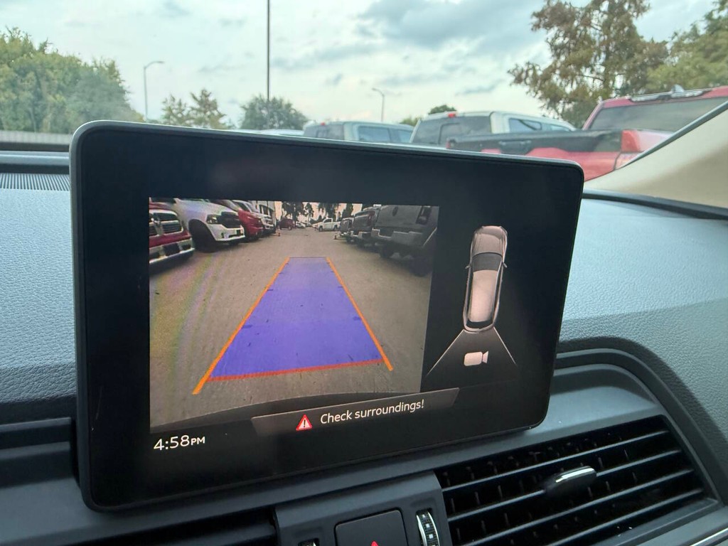 Audi Q5 Vehicle Full-screen Gallery Image 26