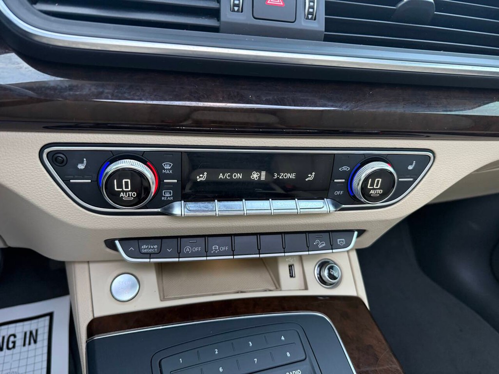 Audi Q5 Vehicle Full-screen Gallery Image 27