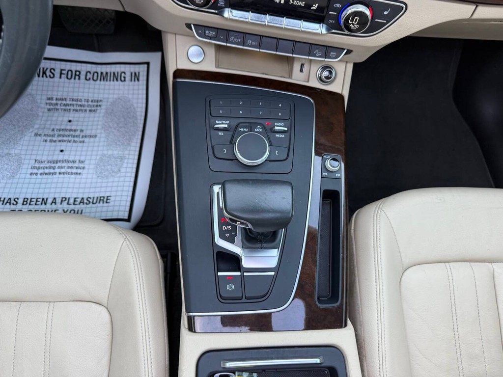 Audi Q5 Vehicle Full-screen Gallery Image 28