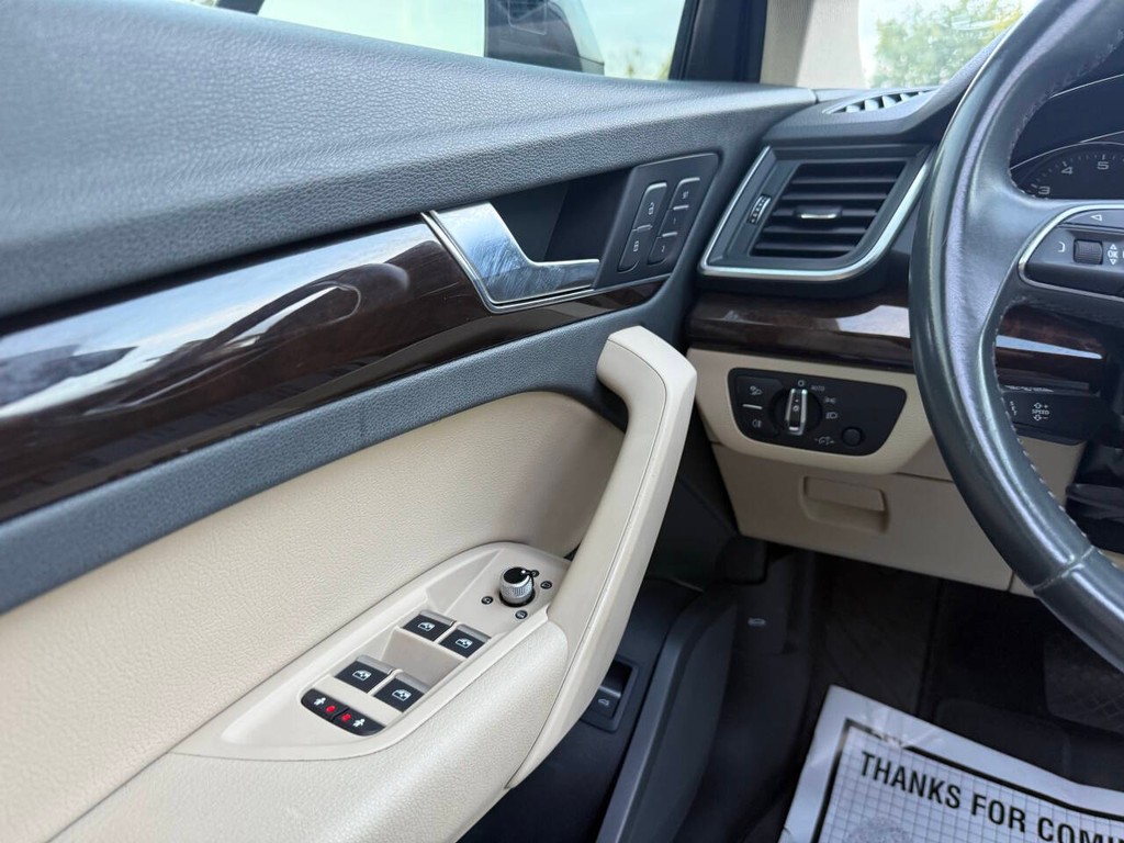 Audi Q5 Vehicle Full-screen Gallery Image 29