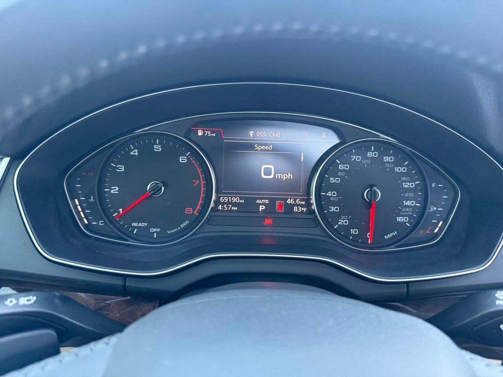 Audi Q5 Vehicle Full-screen Gallery Image 30