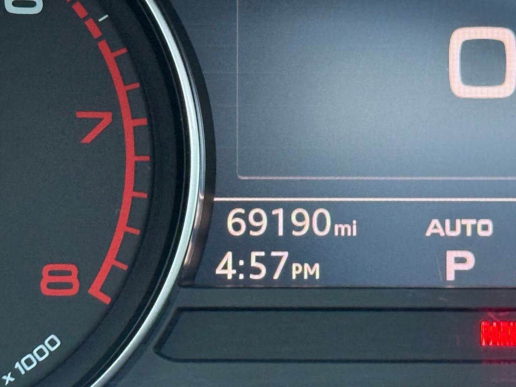 Audi Q5 Vehicle Full-screen Gallery Image 31