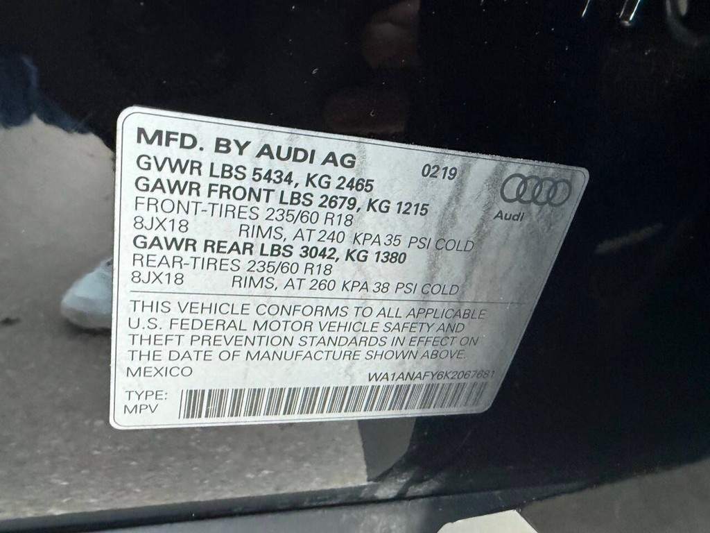 Audi Q5 Vehicle Full-screen Gallery Image 32