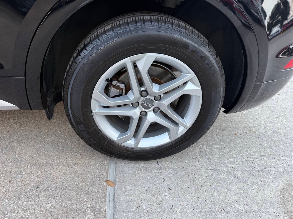 Audi Q5 Vehicle Full-screen Gallery Image 34