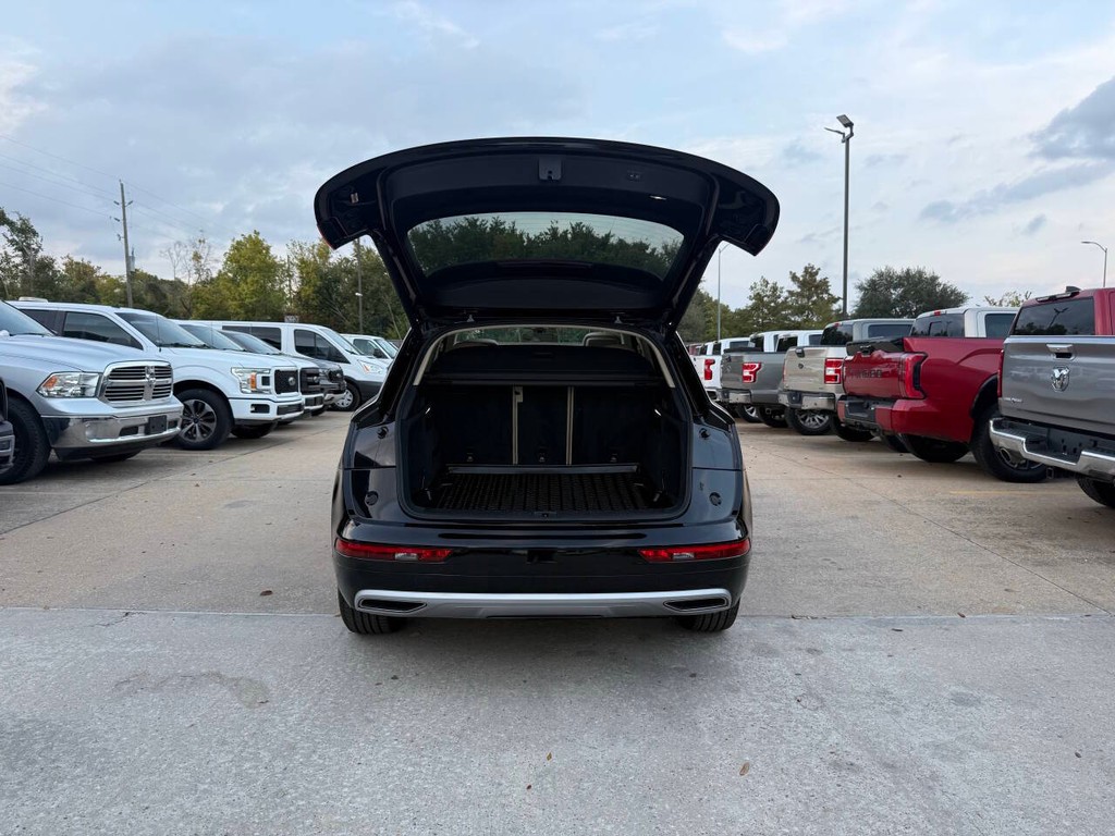 Audi Q5 Vehicle Full-screen Gallery Image 35