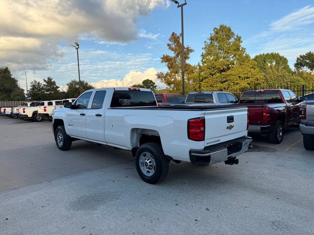 Chevrolet Silverado 2500HD Vehicle Full-screen Gallery Image 04