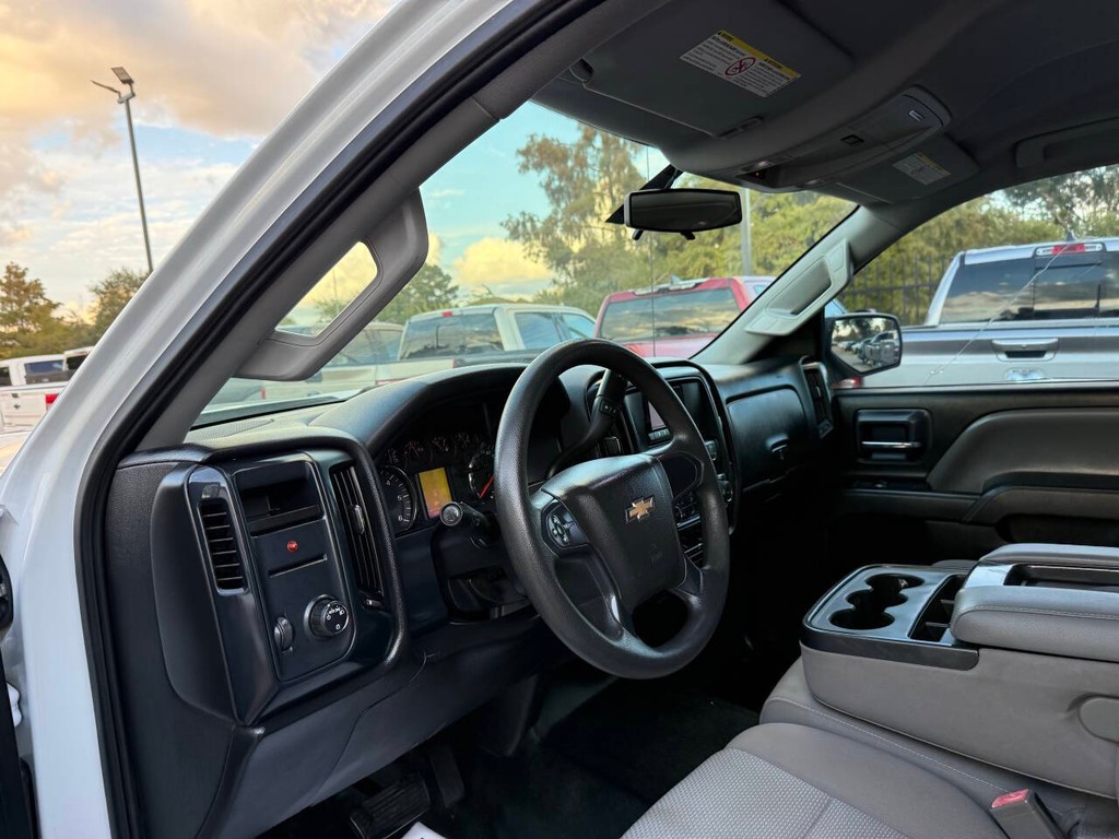 Chevrolet Silverado 2500HD Vehicle Full-screen Gallery Image 06