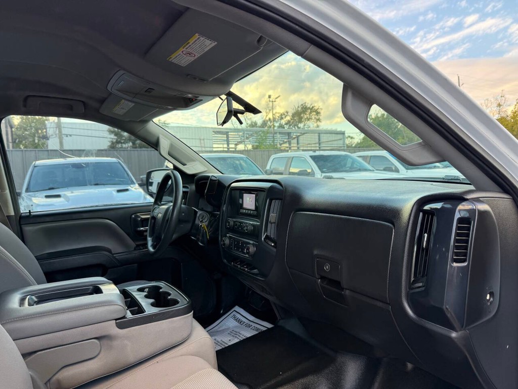 Chevrolet Silverado 2500HD Vehicle Full-screen Gallery Image 09