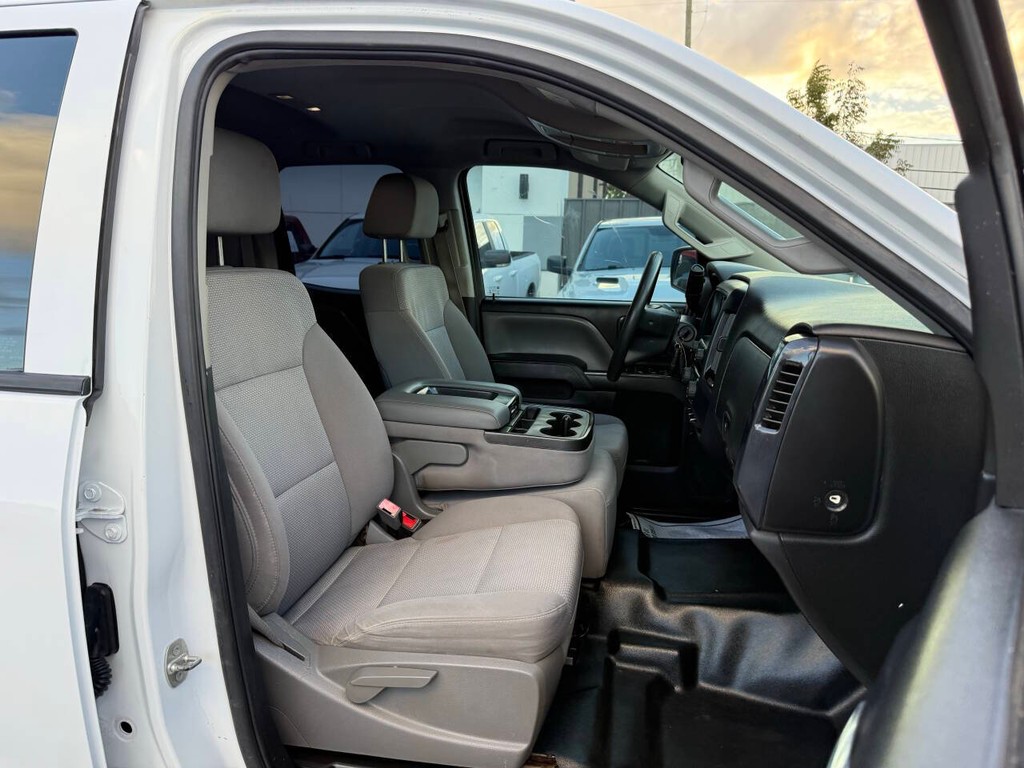 Chevrolet Silverado 2500HD Vehicle Full-screen Gallery Image 10