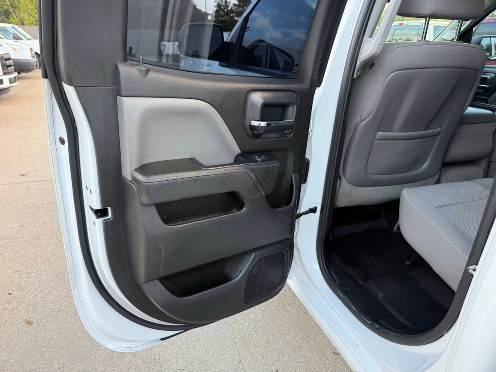 Chevrolet Silverado 2500HD Vehicle Full-screen Gallery Image 14