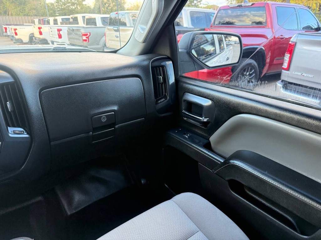 Chevrolet Silverado 2500HD Vehicle Full-screen Gallery Image 20