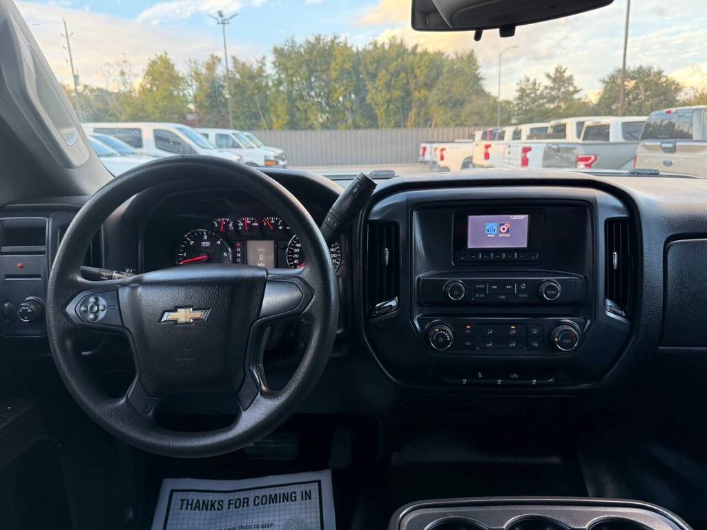 Chevrolet Silverado 2500HD Vehicle Full-screen Gallery Image 21